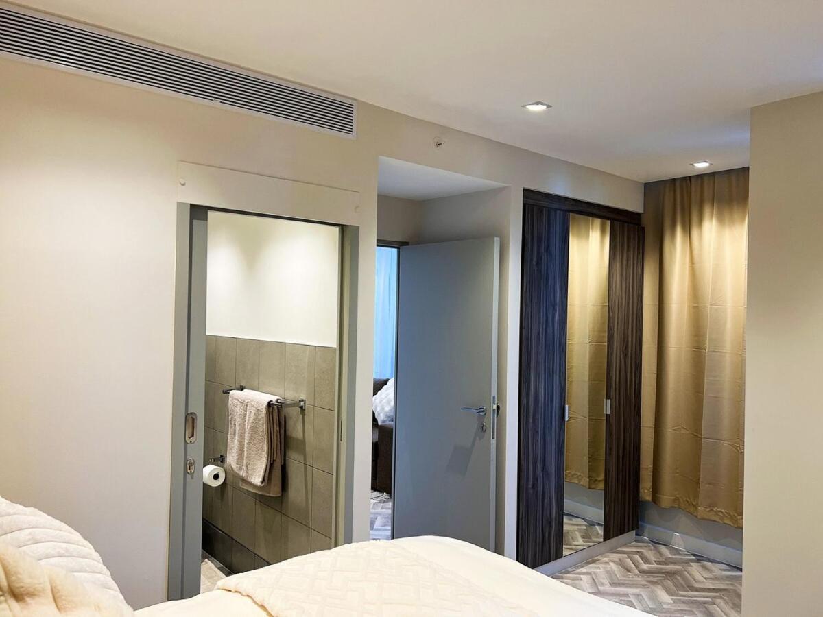 Chic, Stylish, Apartment *