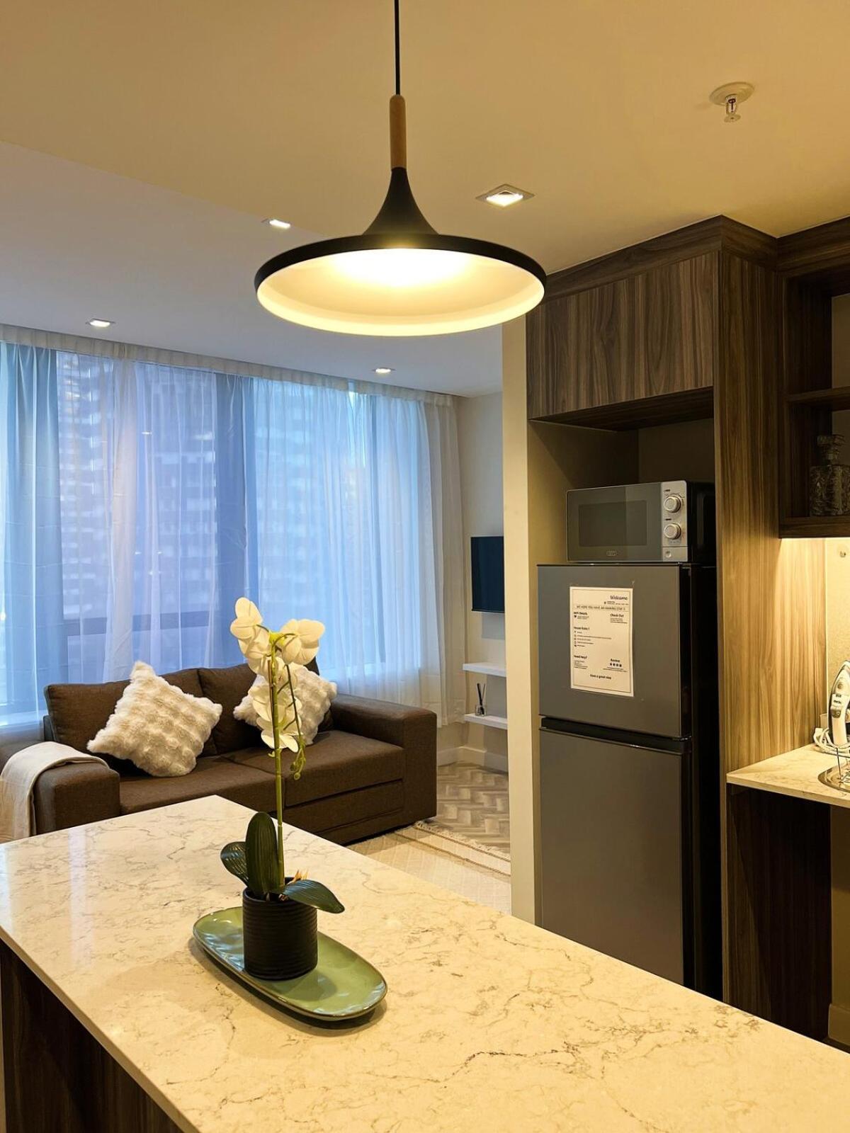 Apartment Chic, Stylish, *